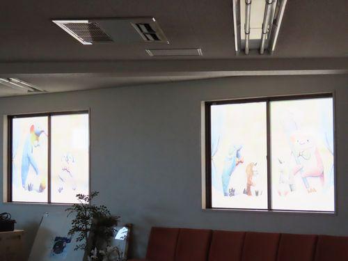 新型コロナウィルス感染による感染予防対策について＆illustrator　yosiさんのデザインによる2階の窓ガラスシートが完成しました