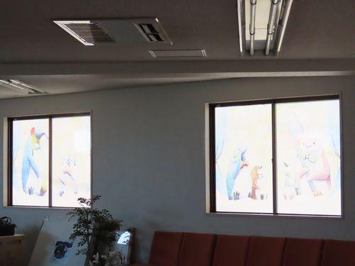 新型コロナウィルス感染による感染予防対策について&illustrator yosiさんのデザインによる2階の窓ガラスシートが完成しました